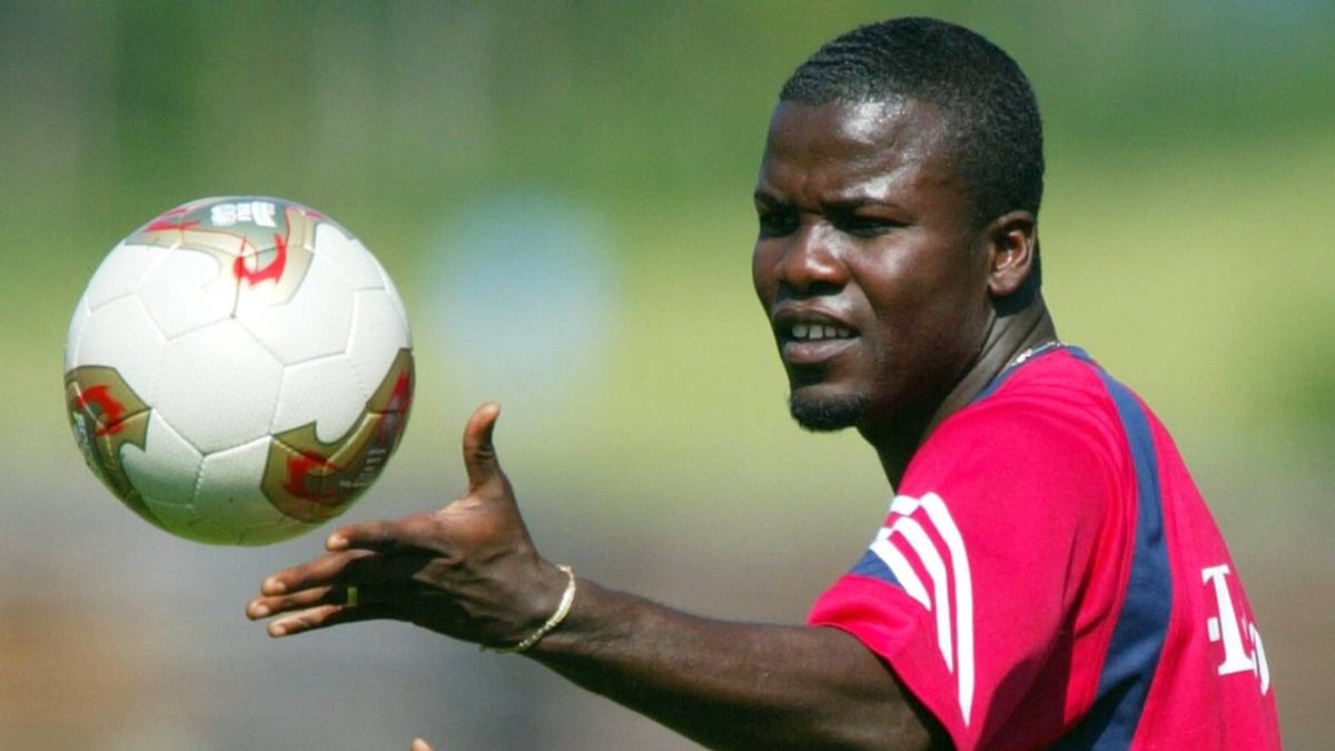 PLATZ 6: SAMUEL KUFFOUR (277 Einsätze/10 Tore/4 Vorlagen): Der ghanaische Innenverteidiger war immer für ein Späßchen zu haben und war einer der ersten afrikanischen Bundesliga-Stars. Von 1993 bis 2005 gewann "Samy" mit seinen Bayern 14 Titel