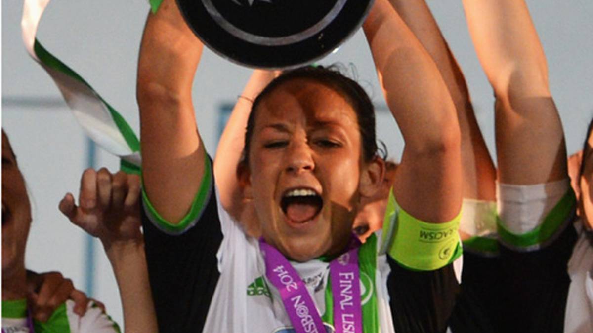 NADINE KEßLER: Bei den Frauen hat Nadine Keßler Chancen auf die Auszeichnung als Weltfußballerin. Mit dem VfL Wolfsburg gewinnt die Mittelfeldspielerin zum zweiten Mal in Folge die Champions League und wird zudem deutsche Meisterin