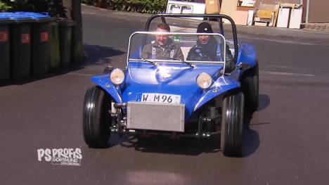 Zuschauerkandidat Patrick hätte gerne ein Fun-Car! Für seinen Sommer-Zweitwagen hat er auch einiges gespart: 17.000€ Budget ermöglicht einiges an Spielraum.
Sunnyboys Jean Pierre und Sidney schauen sich einen Buggy – Marke Eigenbau - , einen österreichischen Puch und den neuen deutschen Quadix an.
Echtes motorisiertes Sommerfeeling, nur auf Sport1!