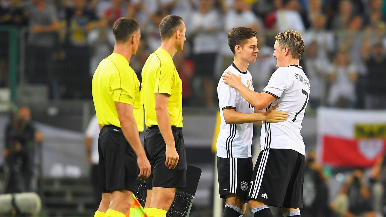 Weigl holt Tipps von Schweinsteiger