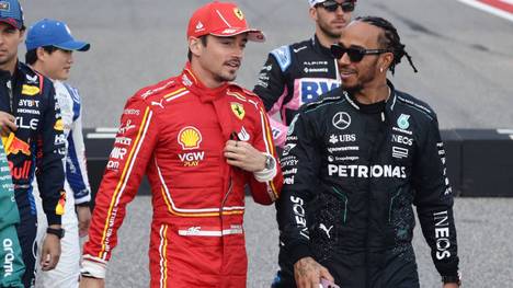 Charles Leclerc und Lewis Hamilton im Gespräch