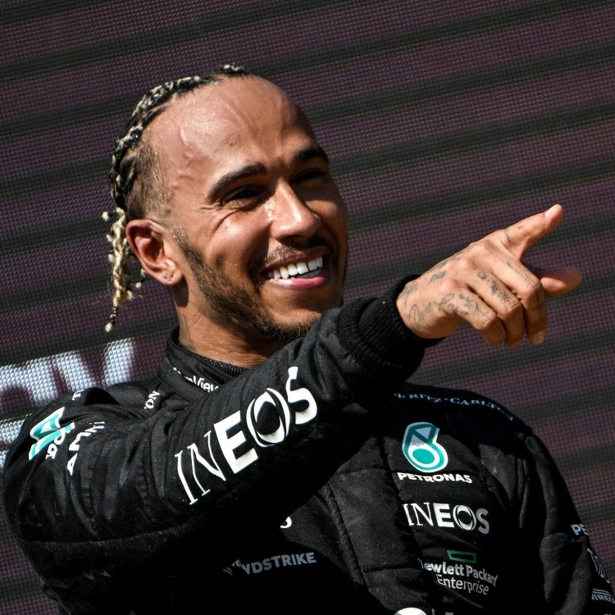 Rekordweltmeister Lewis Hamilton (37) liebäugelt damit, über sein Vertragsende bei Mercedes im Jahr 2023 hinaus in der Formel 1 zu fahren.