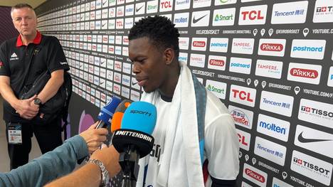 DBB-Star Dennis Schröder äußert sich über die rassistischen Beleidigungen aus den Rängen während der Partie Deutschland gegen Litauen.