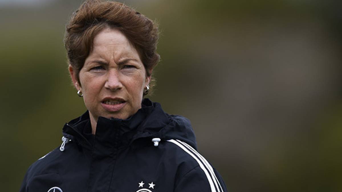 MAREN MEINERT: Mit der U-20-Nationalmannschaft wird Meinert Weltmeister. Nun ist die Frauen-Weltmeisterin von 2003 erstmals für eine FIFA-Trainerauszeichnung nominiert