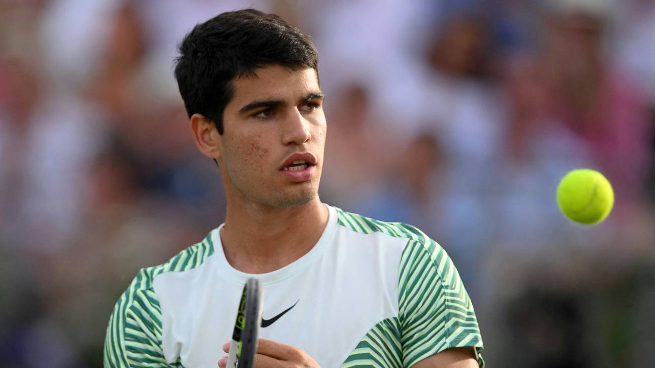 Alcaraz glänzt auch auf Rasen