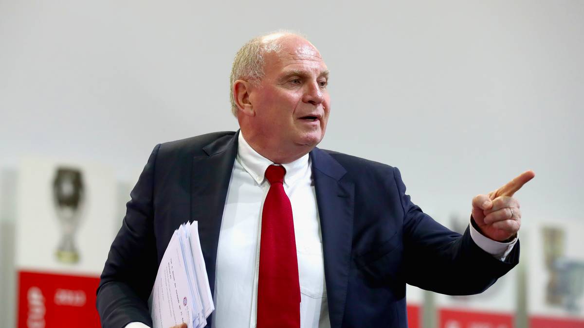 ULI HOENESS: Nach der Pleite gegen Hertha und dem Remis gegen Ajax wählt der Bayern-Präsident fatale Worte. Kovac müsse am Ende "den Kopf hinhalten", meint Uli Hoeneß. Der Satz fällt zwar auf eine Frage nach der häufigen Rotation des Trainers, lässt aber viel Raum für Spekulationen über Kovacs internes Standing