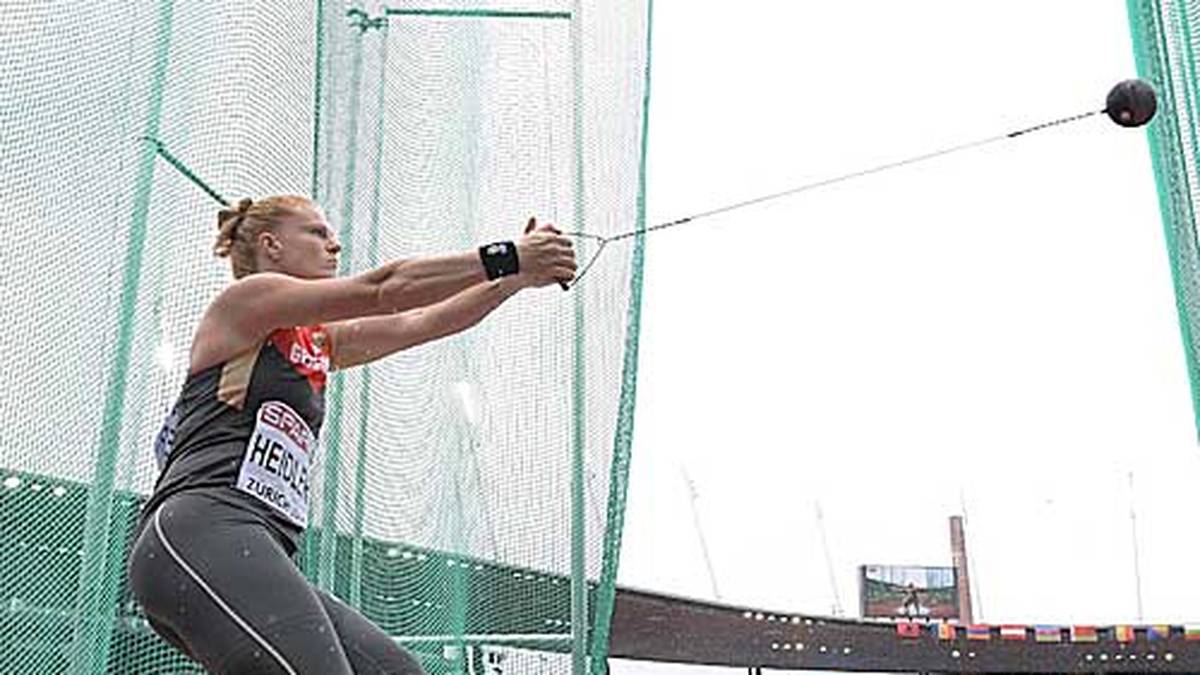 Betty Heidler ist in ihrem Element und schleudert den Hammer direkt auf eine starke Weite