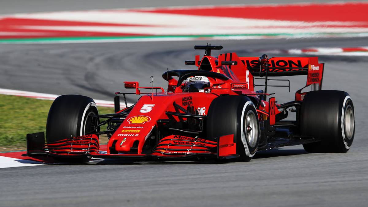 Die Testfahrten in Barcelona lassen jedoch wenig Positives erwarten. Die Leistung der Scuderia sorgt für reichlich Irritationen. Lange Zeit hinken die Italiener weit hinter Mercedes hinterher