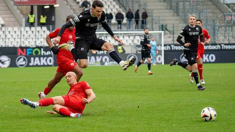 Sandhausen im Duell mit Rot-Weiss Essen