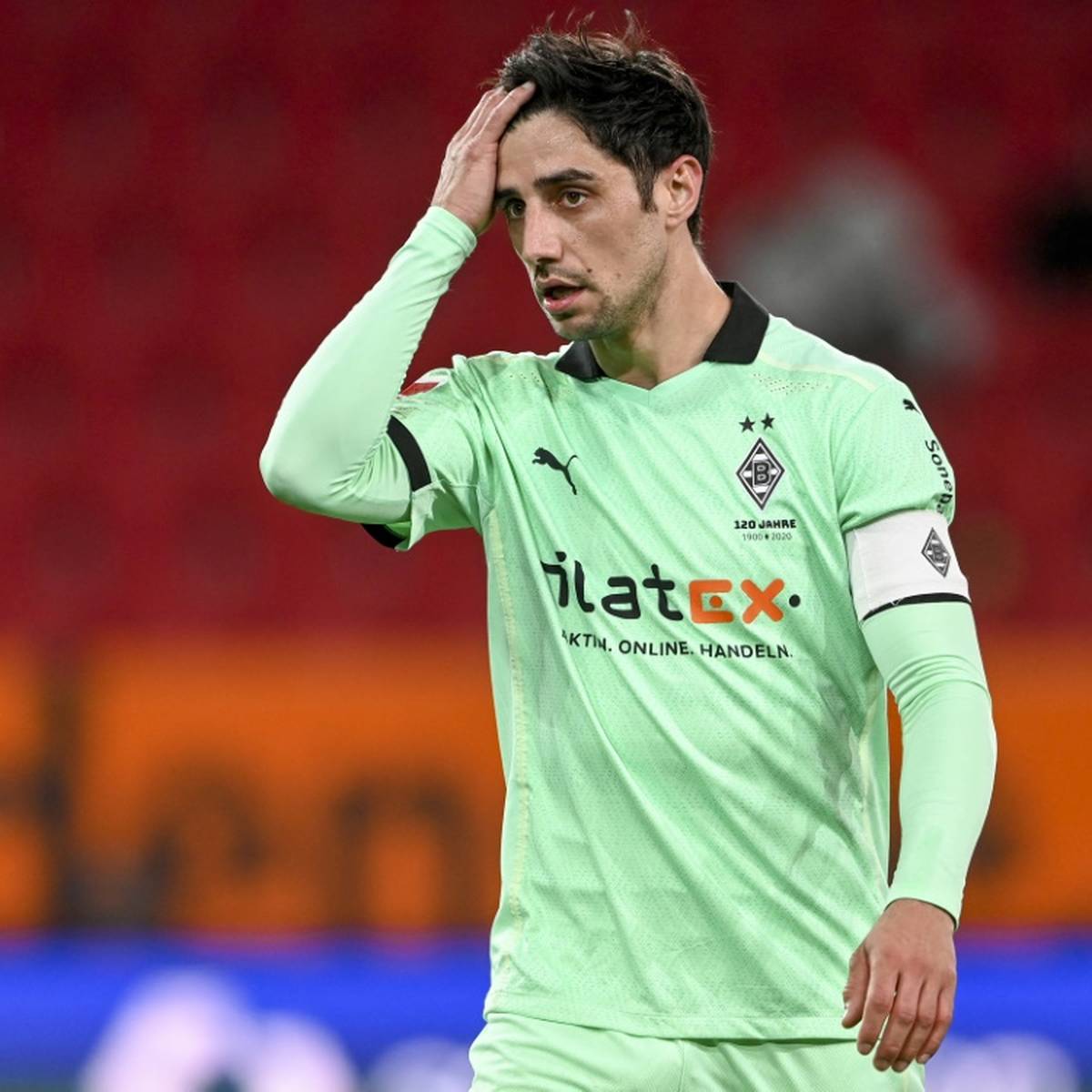 Fußball-Bundesligist Borussia Mönchengladbach muss vorerst auf Kapitän Lars Stindl verzichten.