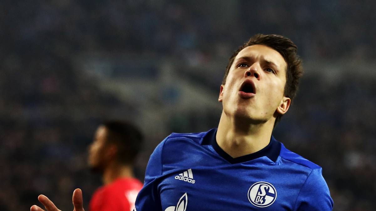Mit einem Mann weniger verlegt sich Schalke aufs Kontern und kommt so immer wieder gefährlich vor den Kasten von Bernd Leno. Vor allem dem fleißigen Yevhen Konoplyanka fehlt im Abschluss aber die Präzision