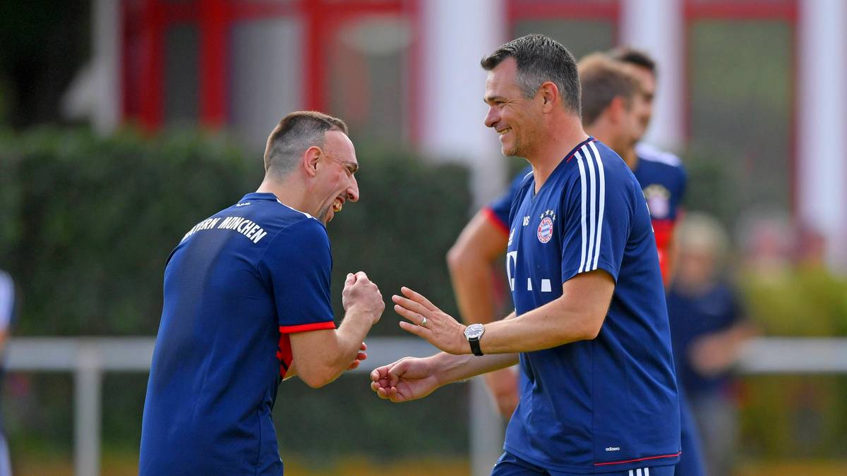 Franck Ribery (l.) balgt sich mit seinem Landsmann Willy Sagnol