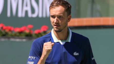 Daniil Medvedev droht der Ausschluss in Wimbledon. Der Star wird vom britischen Sportminister in eine Zwickmühle gebracht.