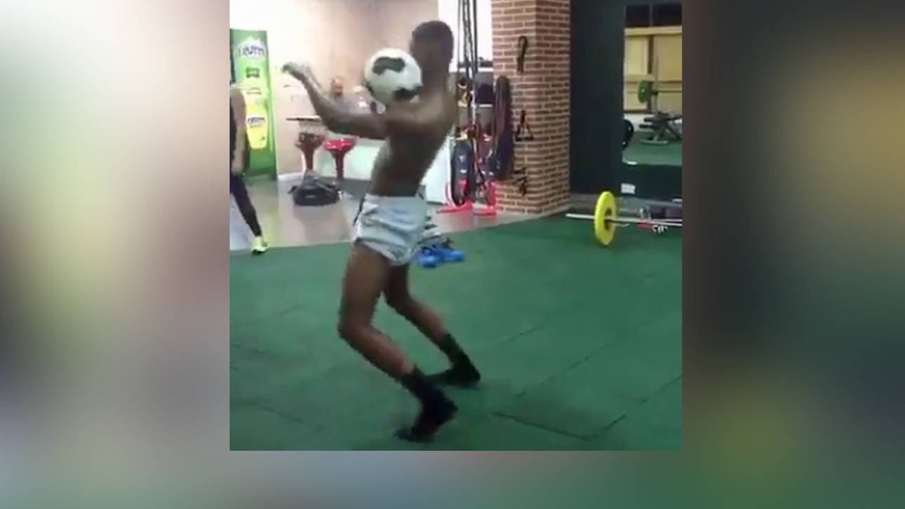 Rashford zaubert in Shorts