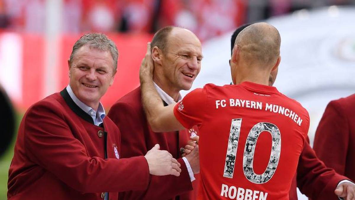 Pflügler spielt noch bis 45 in der Landesliga. Ab 1992 Abteilungsleiter "Outlets" beim FC Bayern, heute organisiert er die Traditionsmannschaft "FC Bayern Legends", ist als Botschafter und Trainer für den Rekordmeister unterwegs und betreibt eine Pension in seiner Heimatstadt Freising.