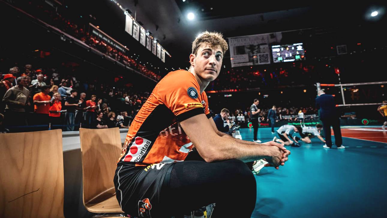 Nationalspieler ohne Verein happy