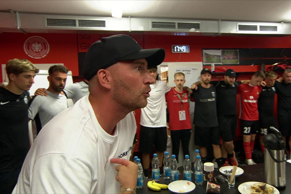 Die SG Sonnenhof Großaspach trifft in der ersten Runde des DFB-Pokals auf Bayer Leverkusen. Vor dem Spiel sorgt Trainer Pascal Reinhardt mit seiner Kabinenansprache für Emotionen. 