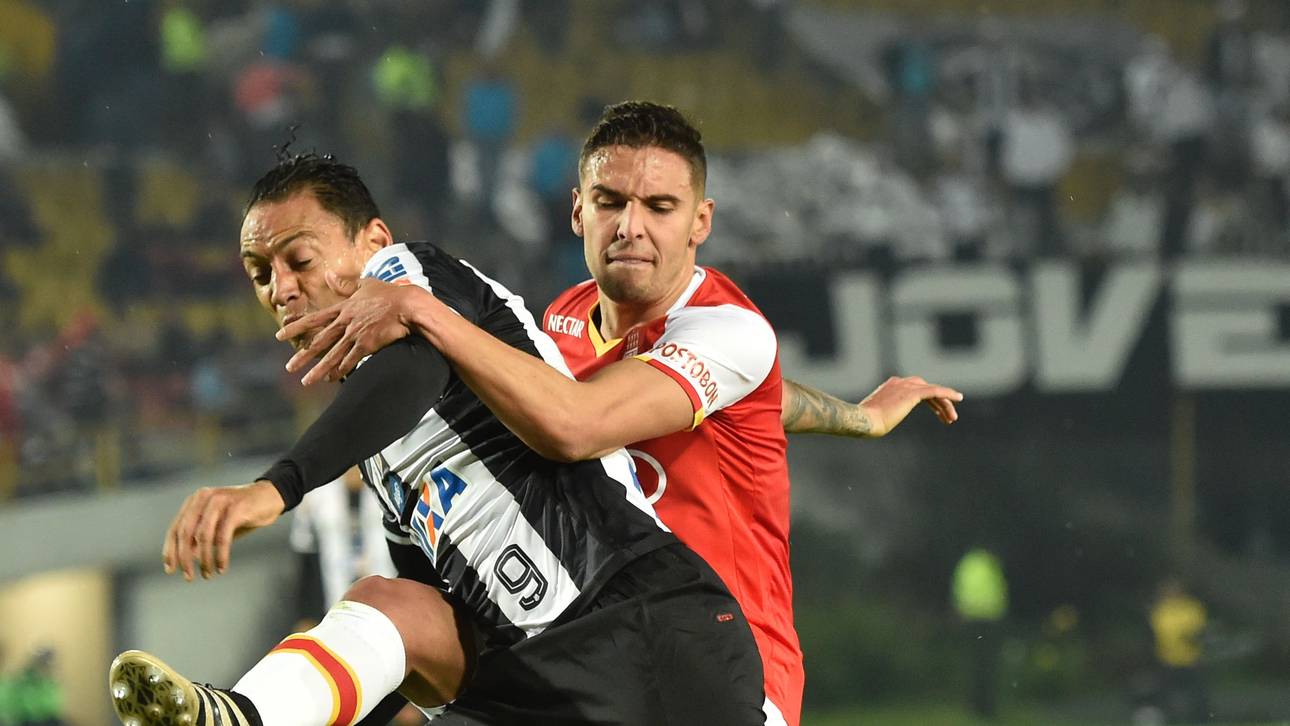 Gedenkminute für lebenden Spieler