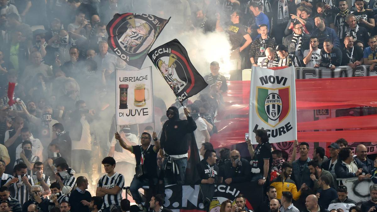 ...ganz ohne Pyrotechnik kommen die Juve-Fans dann allerdings doch nicht aus.