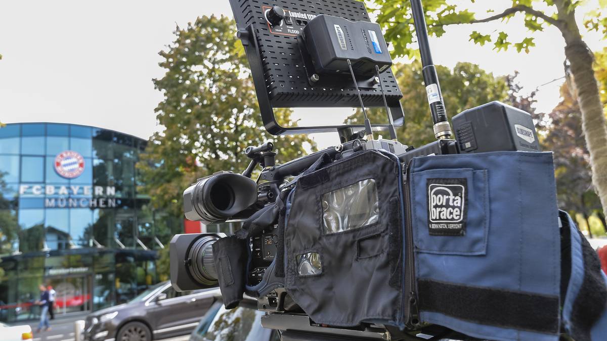 Hoeneß weiter: "Ich habe ihm auch gesagt, wen wir in den nächsten Tagen präsentieren - und da war er einverstanden." Zur gleichen Zeit erhält SPORT1 die Information, dass die Trainersuche beendet ist - den Namen will der Informant aber nicht verraten