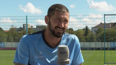 1860-Profi Sascha Mölders landete bei der Wahl zu Deutschlands Fußballer des Jahres vor Manuel Neuer. Der Stürmer reagiert amüsiert.