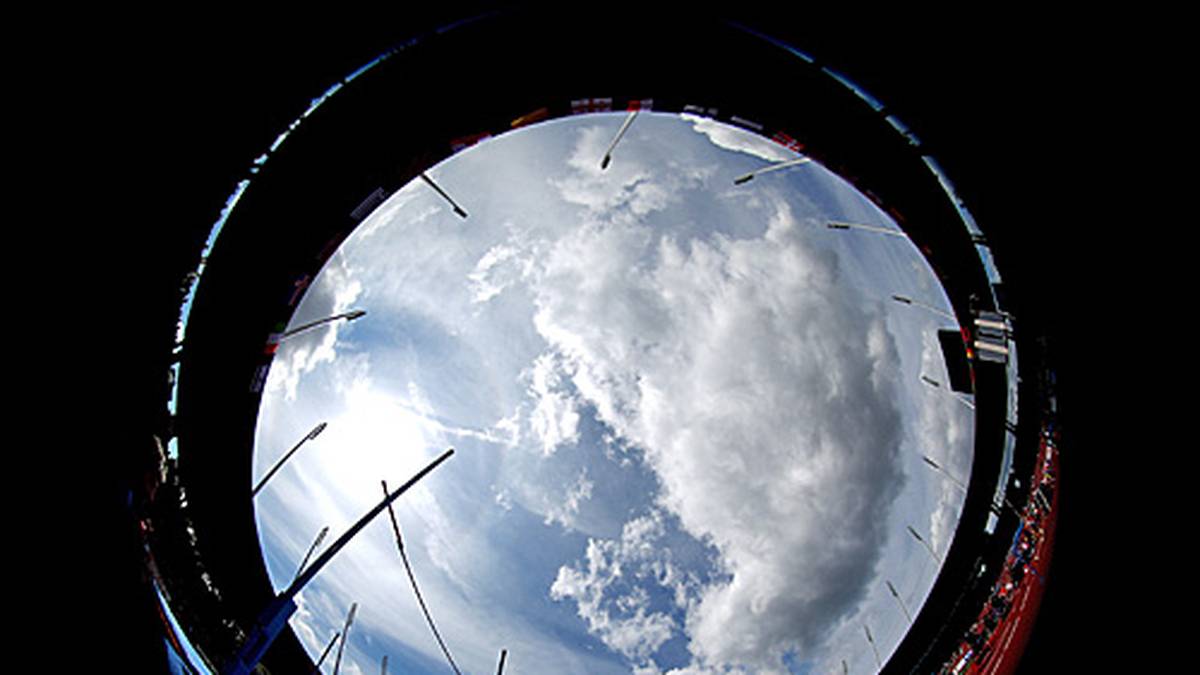 Caroline Bonde Holm aus Dänemark biegt kräftig in der Stabhochsprung-Qualifikation