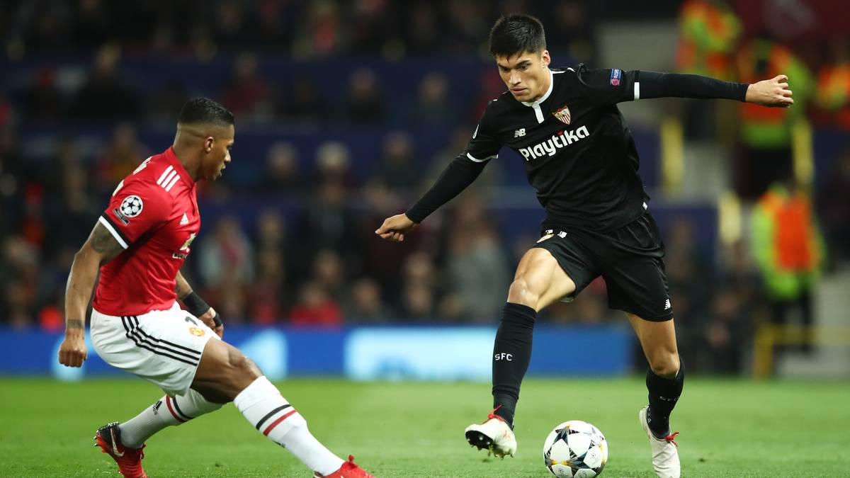 Auf Linksaußen machen Joaquin Correa (7 Tore) und Ex-Citizens-Spieler Nolito ordentlich Dampf und schlagen eine Flanke nach der anderen in den Strafraum, wo der Shooting Star von Sevilla lauert...