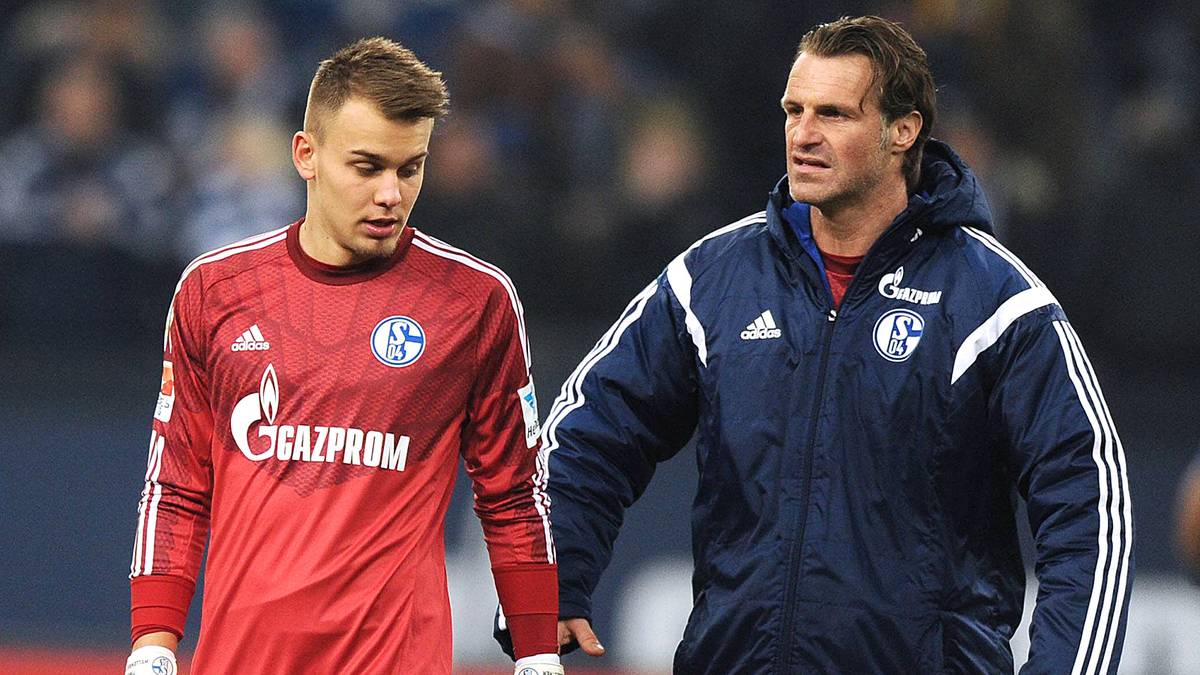 Lange Gesichter: Keeper Timon Wellenreuther vom FC Schalke 04 (l., hier mit Christian Wetklo)