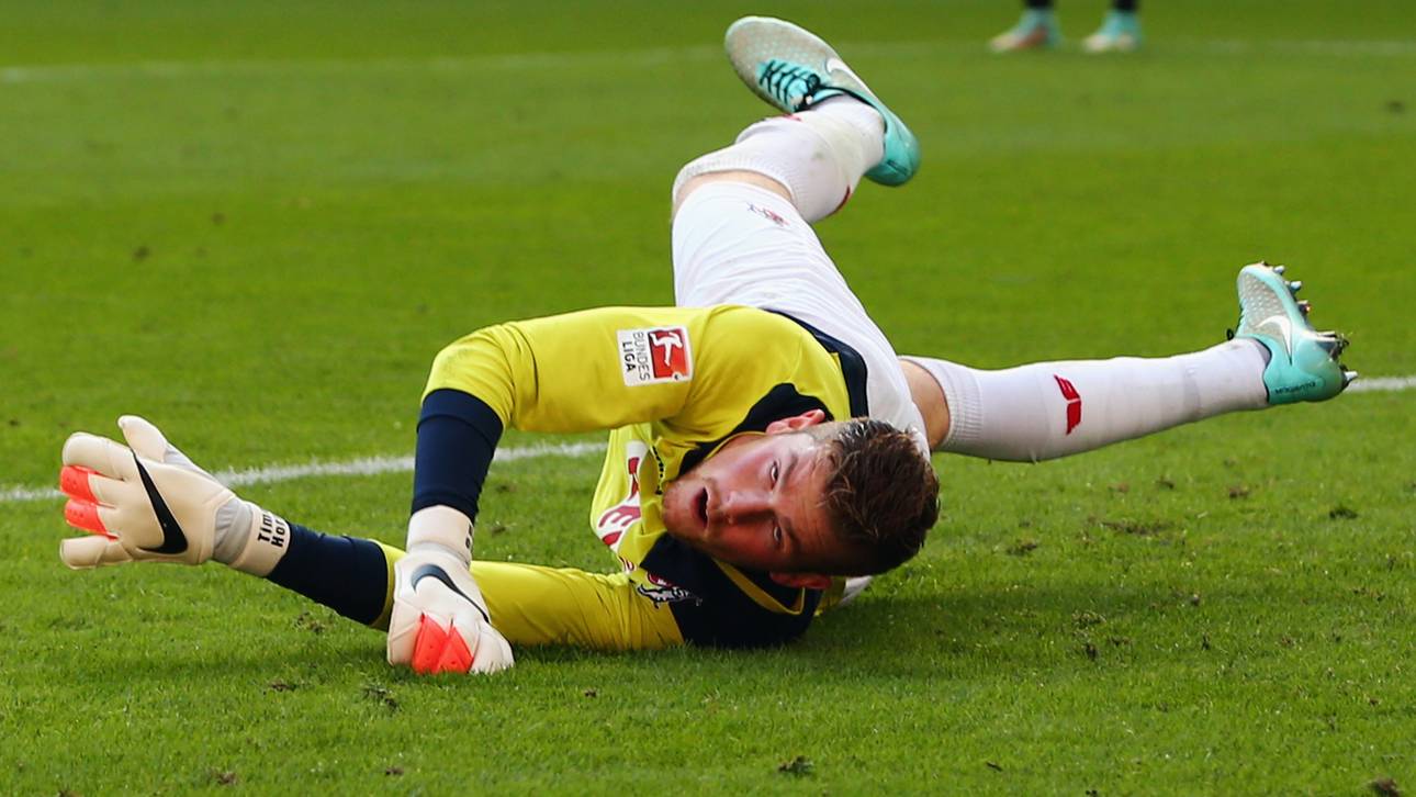 FC-Keeper findet Nagel auf Spielfeld