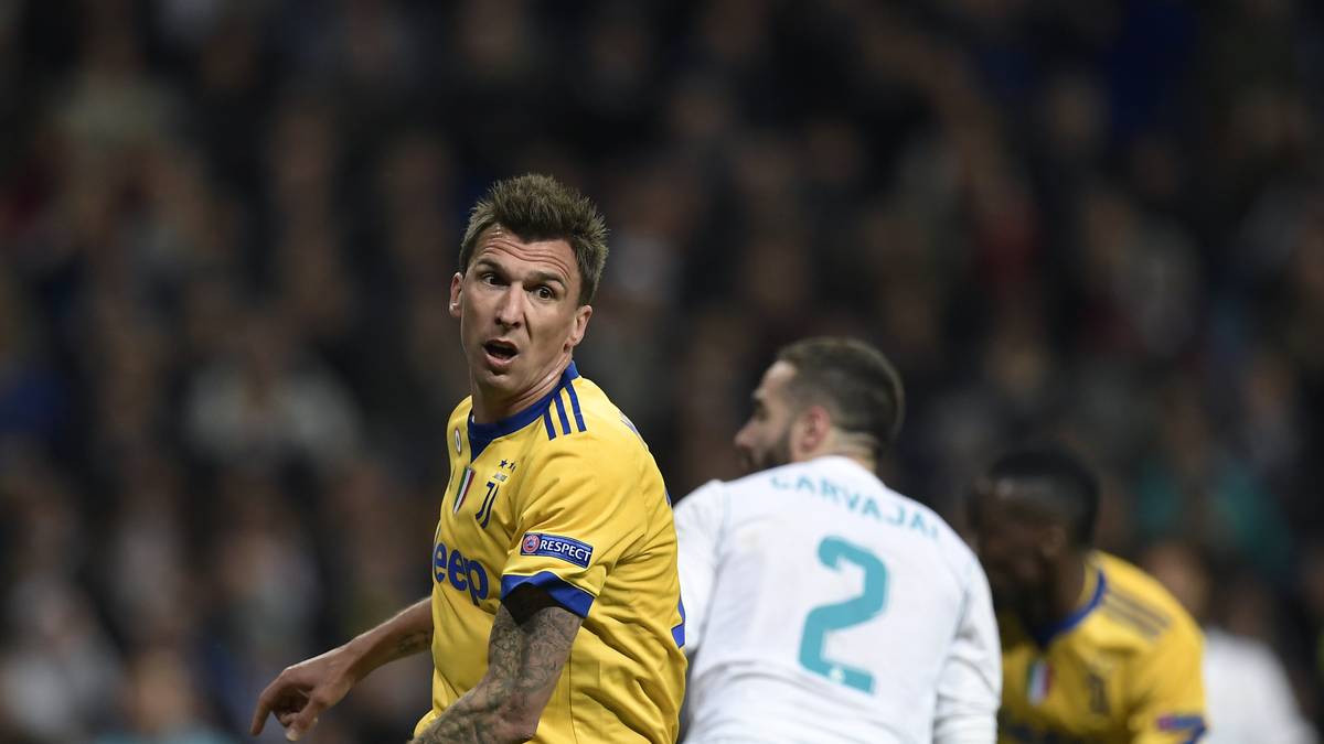 Dann der zweite Streich des Kroaten: Mandzukic trifft in der 37. Minute wieder per Kopf und lässt Juve so an der Sensation schnuppern. So bleibt es auch zur Halbzeit