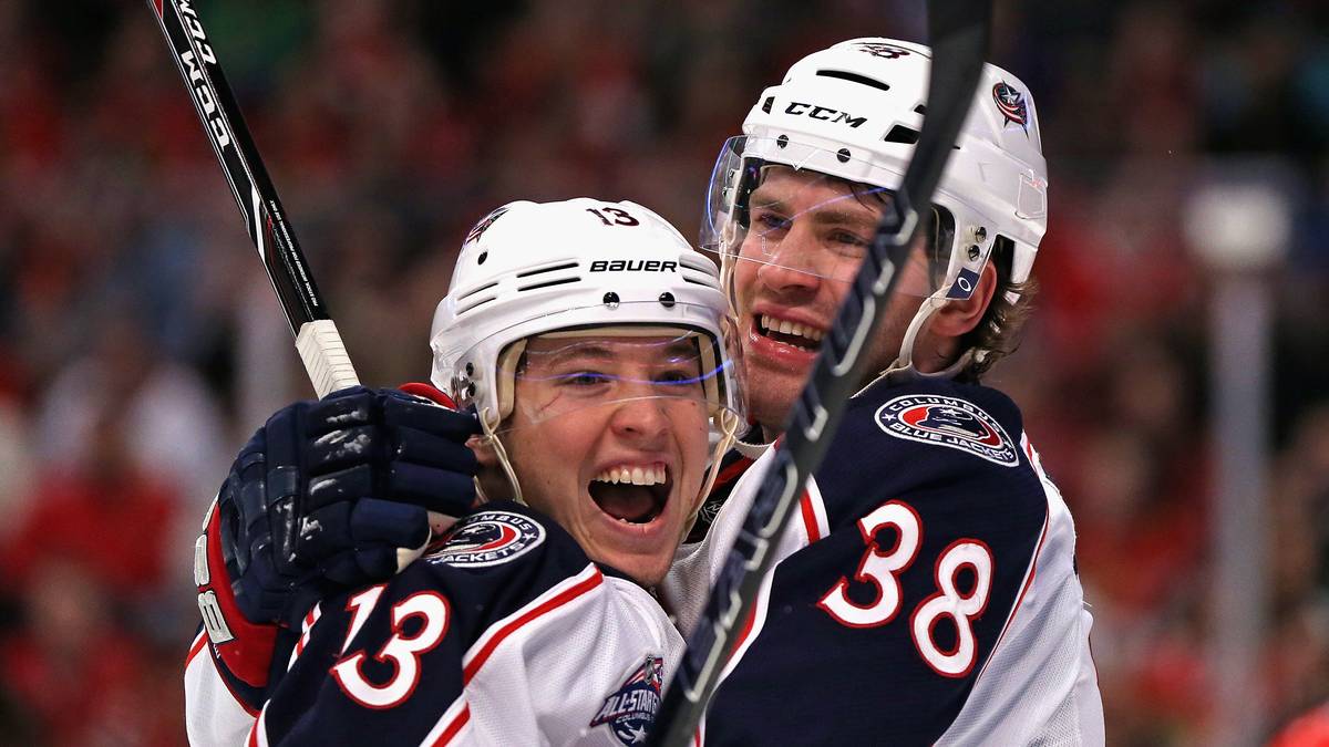 Die Blue Jackets aber strafen alle Kritiker Lügen. Nach den Capitals stellen sie die zweitbeste Defensive der Liga. Cam Atkinson (links im Bild) erlebt mit 35 Toren eine wahre Breakout-Season - Columbus könnte auch in den Playoffs für eine Überraschung sorgen. In Runde eins warten die Penguins