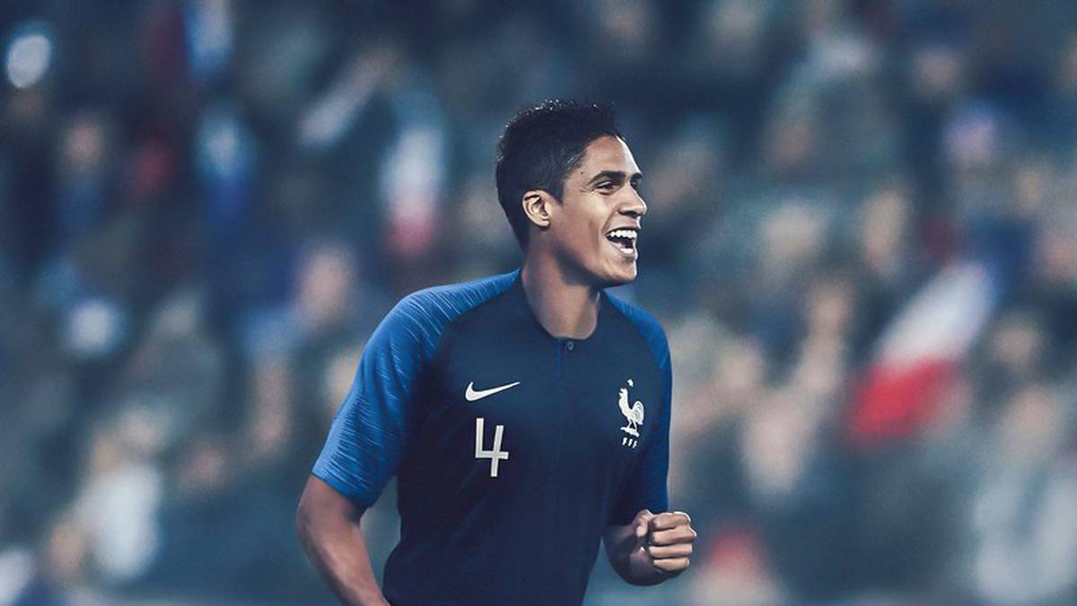 FRANKREICH (Nike, 85 Euro): Der Finalist der EM 2016 bleibt beim klassischen Look. Blau und Weiß zieren das Outfit für Russland