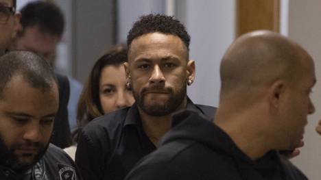 Neymar erschein wegen der Anzeige in Brasilien vor Gericht