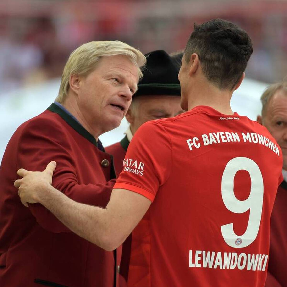 Oliver Kahn redet Klartext in der Causa Robert Lewandowski. Der Vorstandsboss des FC Bayern erklärt außerdem, wie der deutsche Meister in Zukunft auf dem Transfermarkt vorgehen will. 