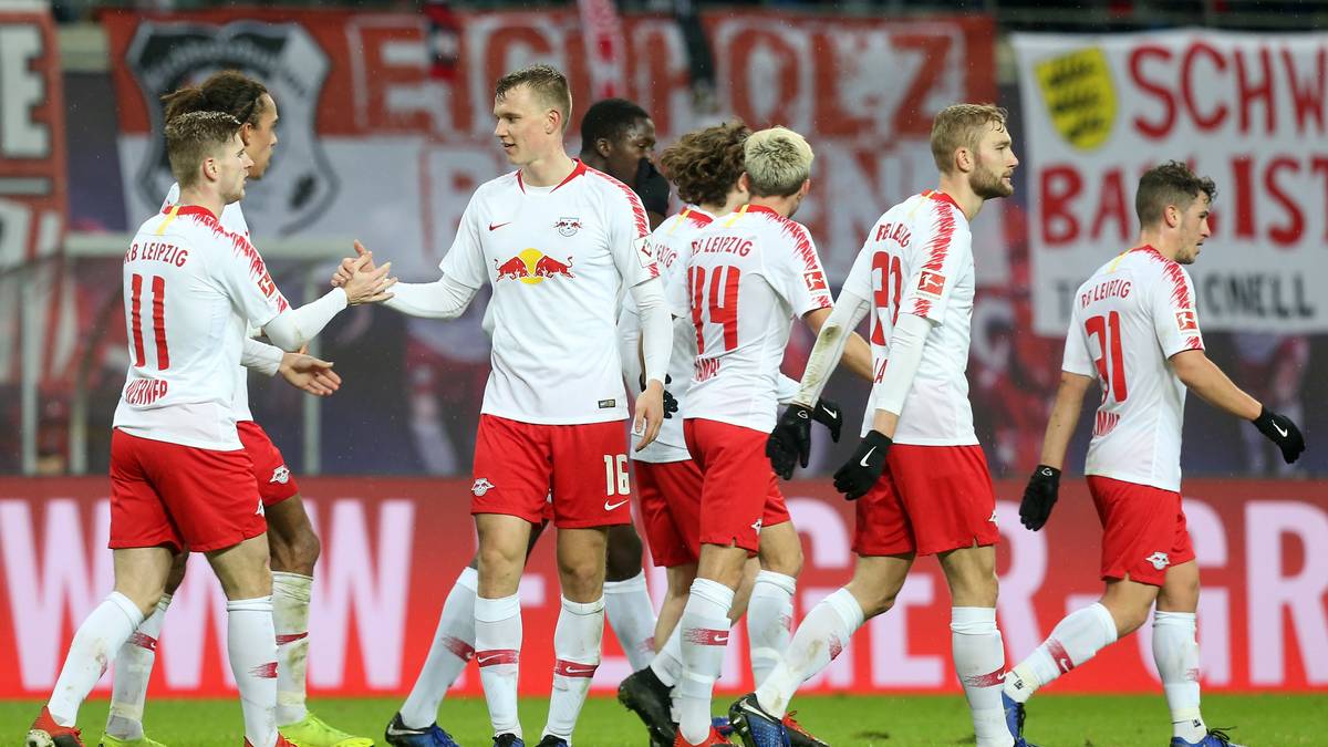 RB LEIPZIG (Platz 5): Tore satt bekommen auch die Fans von RB Leipzig zu sehen. 3,18 Euro legen die Anhänger der Sachsen für ein Tor hin. Vor allem die 24 Treffer ihrer Farben dürften den RB-Fans gefallen haben