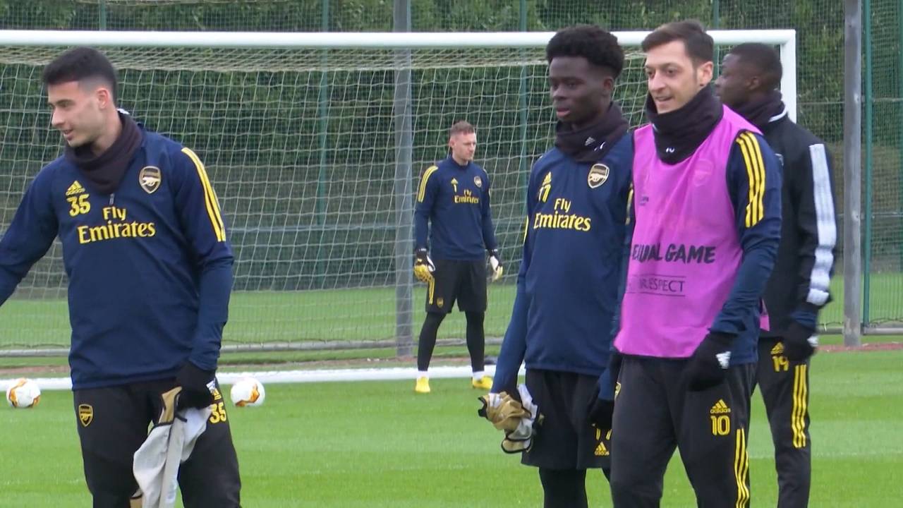 Mesut Özil vom FC Arsenal vermutet eine Kampagne gegen seine Person