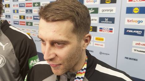 In einem packenden EM-Finale hält Deutschland lange Zeit mit. Für die Gold-Medaille reicht es aber nicht. So reagiert das Team rund um Lukas Mertens.