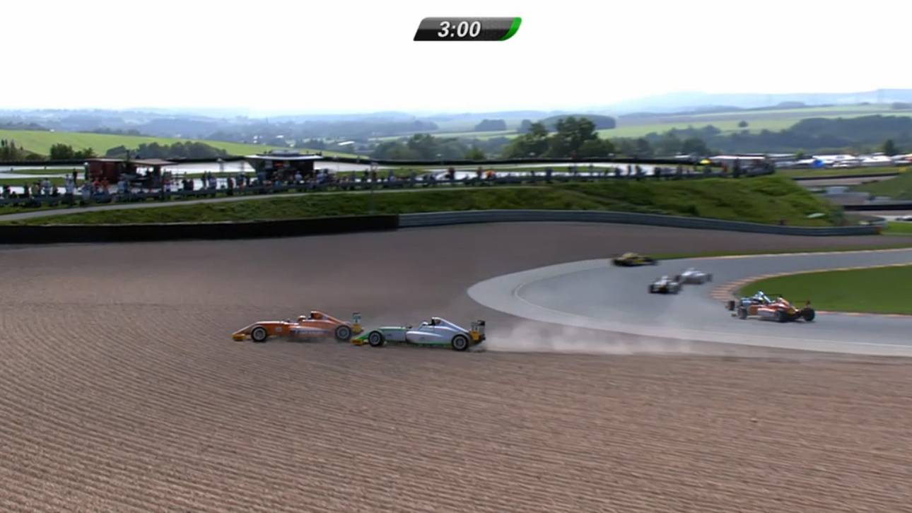 Schumacher bei Crash-Fest stark