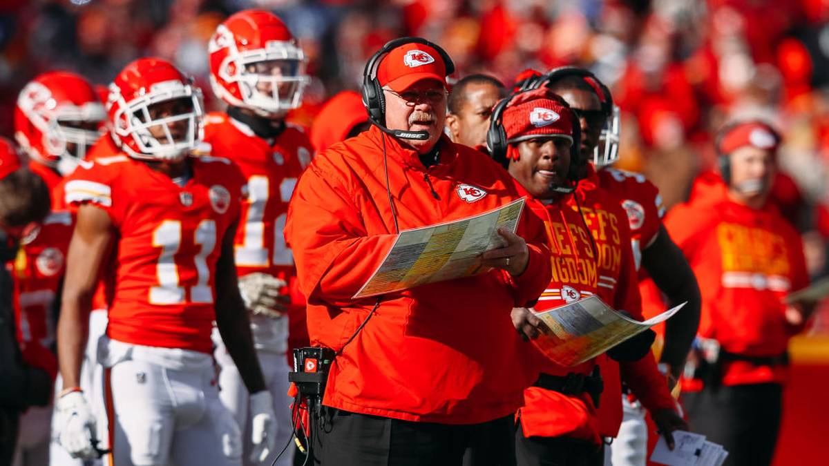 TRAINER: Es ist an der Zeit, dass Headcoach Andy Reid etwas Zählbares auf das Konto bringt. Seit 2013, nach seiner Entlassung bei den Philadelphia Eagles, ist der mittlerweile 61-Jährige bei den Chiefs. Der bislang größte Erfolg: Das Erreichen des AFC Championship Games im Januar