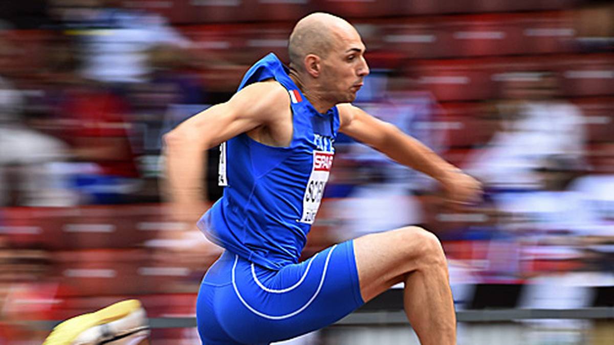 Step! Fabrizio Schembri aus Italien demonstriert die ideale Technik beim Dreisprung