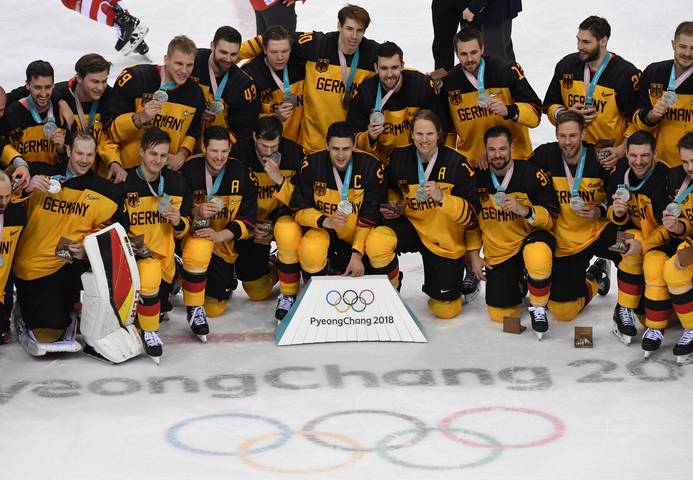 Olympia 2018 Eishockey Deutschland Schlagt Kanada Und Steht Im Finale