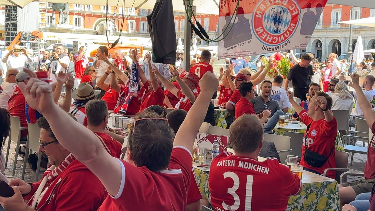 Knapp 4000! Bayern-Anhänger machen lautstark Madrid unsicher