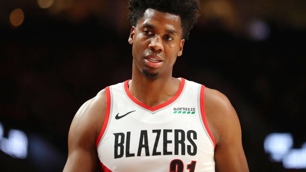 HASSAN WHITESIDE (Portland Trail Blazers): Konkurrent Jusuf Nurkic soll nach dem All-Star-Break zurückkehren, dadurch würde Whiteside überflüssig werden. Der Center liefert starke Stats, gewinnt aber keine Spiele für die Blazers. Trotzdem würden ihn einige Teams wohl gerne aufnehmen