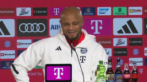 Bei einer Frage zu den kommenden Spielen kann sich Bayern-Trainer Vincent Kompany einen Witz nicht verkneifen. 