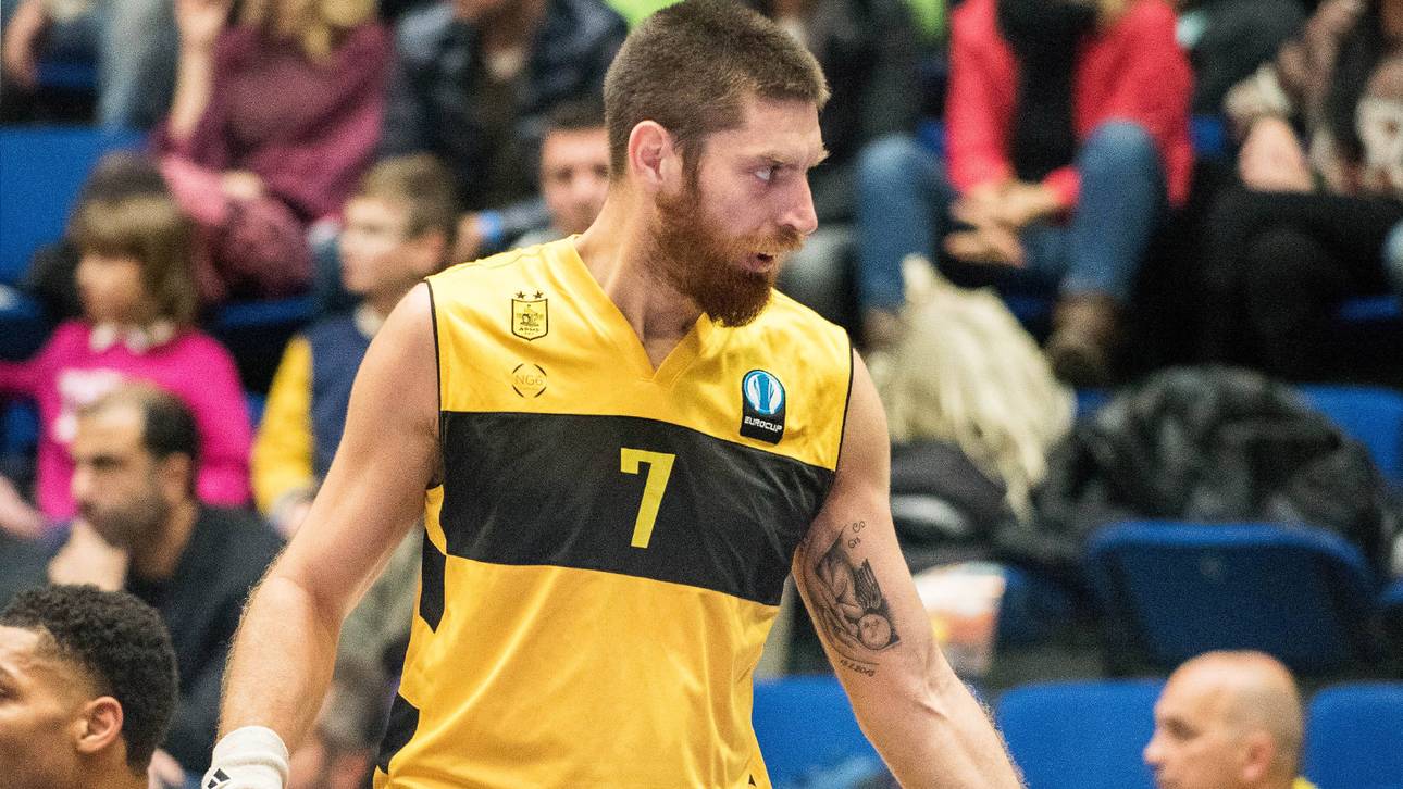 Kurios: Basketballspiel endet zu fünft