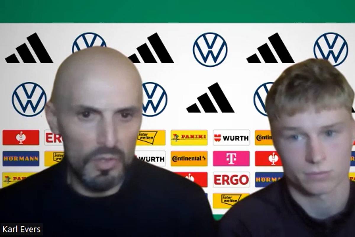 Youssoufa Moukoko schießt die U21-Nationalmannschaft dank eines Dreierpacks zum Sieg über Bulgarien. Erhöhen sich damit auch seine EM-Chancen? Antonio Di Salvo freut sich jedenfalls für seinen Schützling.