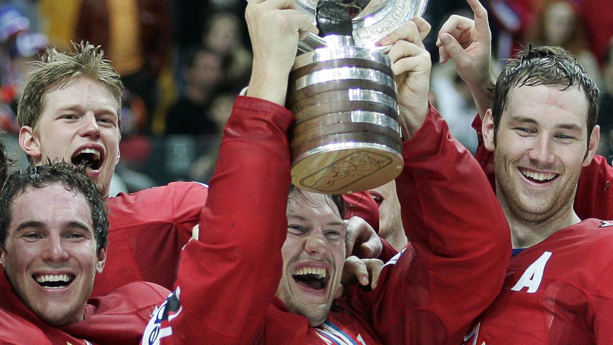 2007, KANADA: "Team Canada" ist zurück auf dem Eishockey-Thron. Im Finale 2007 sichern sich die Kanadier ausgerechnet in der Heimat des Erzrivalen Russland den Titel, im Finale schlagen sie Finnland mit 4:2. Stürmer Rick Nash trifft doppelt und darf sich im Anschluss auch MVP des Turniers nennen