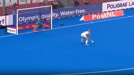Die deutschen Hockey-Frauen ziehen nach dem starken  3:1 im letzten Gruppenspiel gegen die USA mit 6 Punkten in die Zwischenrunde ein.