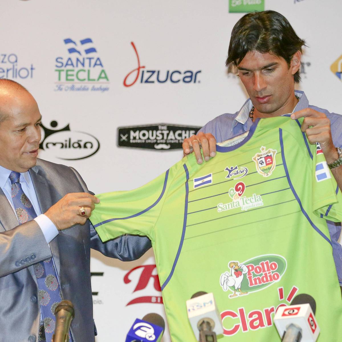 Weltrekord Fur Sebastian Abreu El Loco Spielt Fur 26 Verein