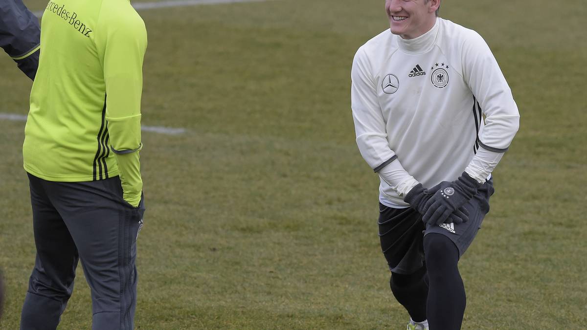 Muss aber lange um seine Teilnahme an dem Turnier bangen: Wegen eines Teilrisses im Innenband im März 2016 droht er die EM zu verpassen. Die nächste Energieleistung des deutschen Weltmeister-Leaders ist nötig